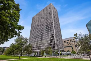 330 W Diversey Pkwy, Chicago, IL 60657 - Photo 1