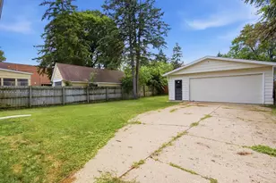 30 S Commonwealth Ave, Elgin, IL 60123 - Photo 28