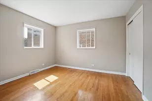 9115 N Gross Point Rd, Skokie, IL 60077 - Photo 6