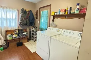 924 N George St, Clifton, IL 61727 - Photo 2