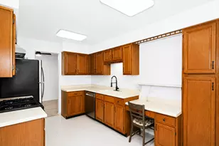 15 Creekside Cir, Elgin, IL 60123 - Photo 10
