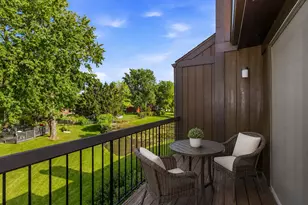 15 Creekside Cir, Elgin, IL 60123 - Photo 6