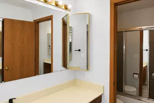 15 Creekside Cir, Elgin, IL 60123 - Photo 12