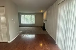 1025 Manchester Ct, South Elgin, IL 60177 - Photo 4