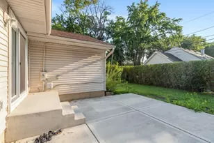 697 Hickory Dr, Buffalo Grove, IL 60089 - Photo 28