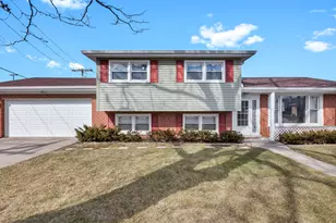 9230 N Callero Dr, Niles, IL 60714 - Photo 1