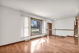 9230 N Callero Dr, Niles, IL 60714 - Photo 2