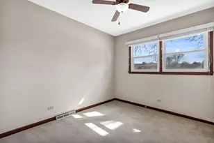 9230 N Callero Dr, Niles, IL 60714 - Photo 10