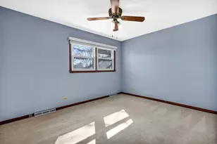 9230 N Callero Dr, Niles, IL 60714 - Photo 8