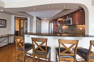 300 N State St, Chicago, IL 60654 - Photo 4