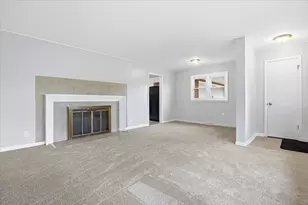 176 Lakeshore Dr, Crystal Lake, IL 60014 - Photo 6