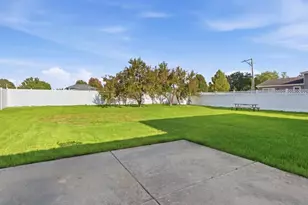 2010 Watertower Pl, Crest Hill, IL 60403 - Photo 8