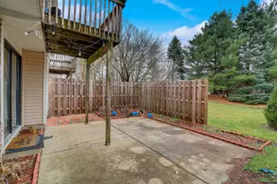 917 Burgess Cir, Buffalo Grove, IL 60089 - Photo 32