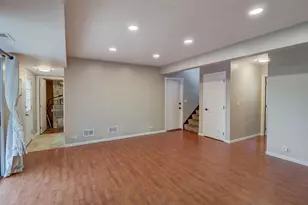 917 Burgess Cir, Buffalo Grove, IL 60089 - Photo 14