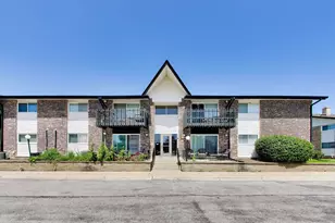 23a Kingery Quarter, Willowbrook, IL 60527 - Photo 1