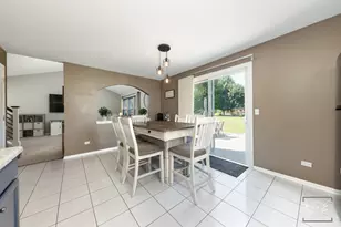 2111 Victoria Lakes Dr, Plainfield, IL 60586 - Photo 8