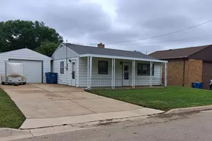 211 Fruit St, Peru, IL 61354 - Photo 8