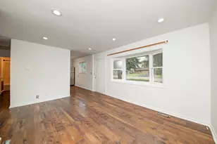112 Green Ln, Carpentersville, IL 60110 - Photo 6