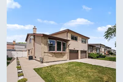 9120 Hollyberry Avenue, Des Plaines, IL 60016 - Photo 1