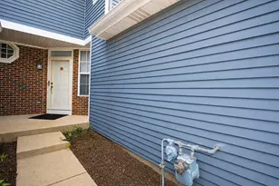 5559 Elizabeth Pl, Rolling Meadows, IL 60008 - Photo 2