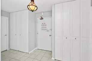 4250 N Marine Dr, Chicago, IL 60613 - Photo 20