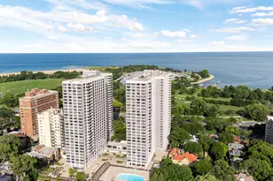4250 N Marine Dr, Chicago, IL 60613 - Photo 2