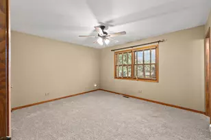 558 Barbary Ln, Woodstock, IL 60098 - Photo 16