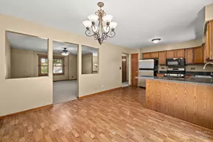 558 Barbary Ln, Woodstock, IL 60098 - Photo 8