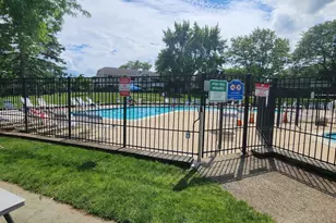 220 Hawthorne Ct, Schaumburg, IL 60193 - Photo 16