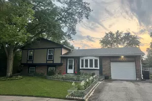 795 Apache Ct, Lake Zurich, IL 60047 - Photo 1