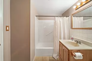 212 Collen Dr, Lombard, IL 60148 - Photo 16