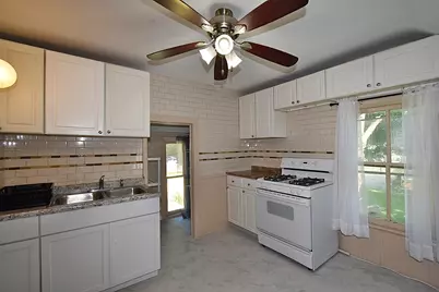 105 N Jefferson Street #2, Batavia, IL 60510 - Photo 2