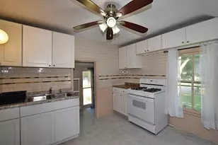 105 N Jefferson St, Batavia, IL 60510 - Photo 2