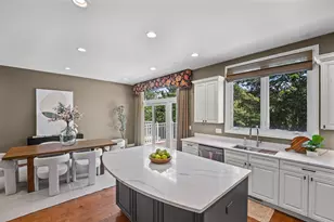 2064 Valor Ct, Glenview, IL 60026 - Photo 8