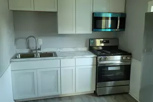 937 Montgomery Ave, Aurora, IL 60506 - Photo 2