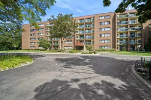 1840 Huntington Blvd, Hoffman Estates, IL 60169 - Photo 2