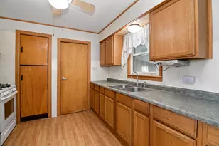 7840 W 76th St, Bridgeview, IL 60455 - Photo 6