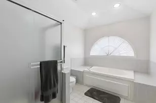75 Madeline Cir, Schaumburg, IL 60173 - Photo 22
