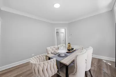 9015 S Muskegon Avenue, Chicago, IL 60617 - Photo 10