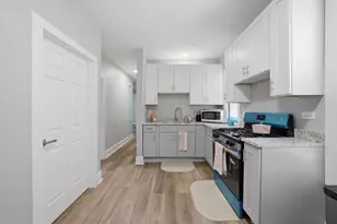 9015 S Muskegon Ave, Chicago, IL 60617 - Photo 12