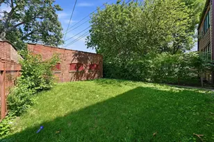 9015 S Muskegon Ave, Chicago, IL 60617 - Photo 26