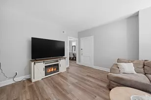 9015 S Muskegon Ave, Chicago, IL 60617 - Photo 6