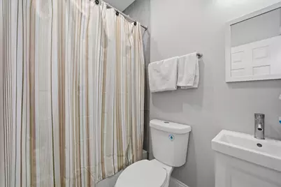 9015 S Muskegon Avenue, Chicago, IL 60617 - Photo 16