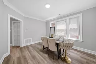 9015 S Muskegon Ave, Chicago, IL 60617 - Photo 8