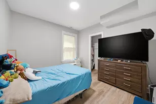 9015 S Muskegon Ave, Chicago, IL 60617 - Photo 24
