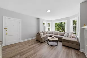 9015 S Muskegon Ave, Chicago, IL 60617 - Photo 4