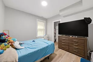 9015 S Muskegon Ave, Chicago, IL 60617 - Photo 20