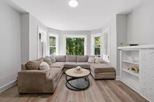 9015 S Muskegon Ave, Chicago, IL 60617 - Photo 2
