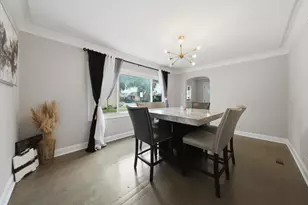 8559 S Phillips Ave, Chicago, IL 60617 - Photo 4