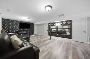 8559 S Phillips Ave, Chicago, IL 60617 - Photo 16